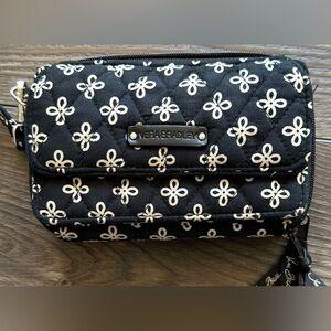 Vera Bradley  RFID All In One Clutch Wristlet Resort Medallion Black And‎ White